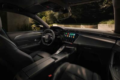 プジョー308：10インチタッチスクリーンを備えたインフォテインメントシステムを搭載