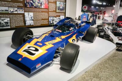 1967年 ローラ T90 “2号車 ジョニー・ライトニング スペシャル by アルフレッド・アンサーSr.”：「ビッグ・アル」ことアル・アンサーSr.が1967年シーズンにドライブしたローラT90です。スポンサー名からジョニー・ライトニング・スペシャルと呼ばれました