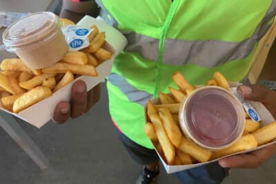 インド人カメラマンのご飯は、サーキットで購入したポテト2個で約2000円