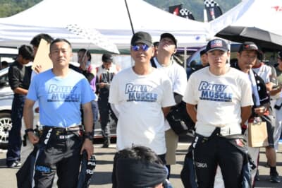 今回のコ・ドライバーである保井選手、マッスルラリー・チームの友田代表、そしてドライバーの平林選手