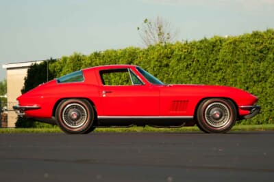 24万800ドル（邦貨換算約3580万円）で落札されたシボレー「コルベット スティングレイ 427」C）Courtesy of RM Sotheby's