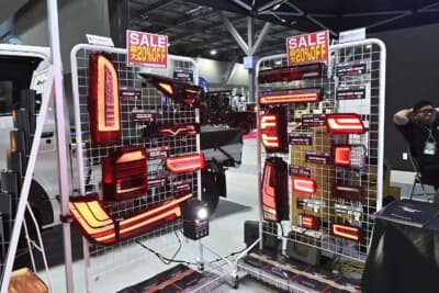 REIZ:人気のLEDヘッドランプ、テールライトがイベント限定の20％オフで販売されていた
