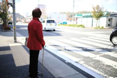 あらためて言うまでもないことだが、道路では「歩行者優先」が原則。横断歩道を渡ろうとしている人がいたら停車しなければならない