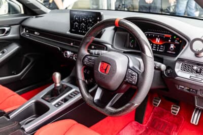 ホンダ シビック タイプR：オリジナルのD-STYLEカーボンステアリングをセット