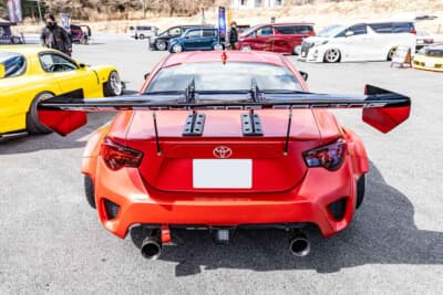 トヨタ 86：ワイドフェンダーの装着で、全幅は2mオーバー