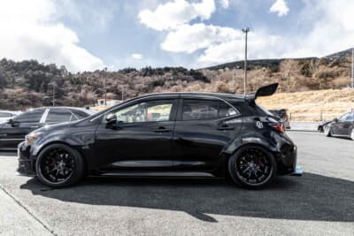 トヨタ カローラスポーツ：車高はラルグスの車高調で下げられているが、車検を余裕でクリアできる最低地上高を確保