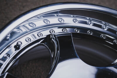 KRANZE BAZREIA ID（ウェッズ クレンツェ バズレイア アイディー）：ピアス台座面は外周部を削り落とすように処理。こうすることでリムを少しでも深く見せる