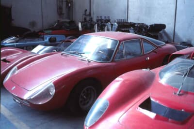 デ・トマソ ヴァレルンガ：バックボーンフレームを・持つヴァレルンガ。デトマソ初のロードカーだった