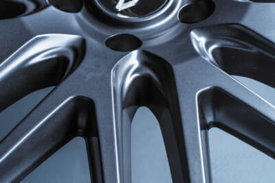 メッシュはスポーク同士の交点部の数で印象が大きく変わるが、「029F」は全9点で構成。根元に僅かなリブを設け、立体感を強調する