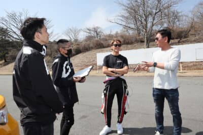 今回のテスト会場には、GR86の開発ドライバーである佐々木雅弘選手が偶然居合わせて、GR86の乗り味の方向性についてのコメントをもらうことができた