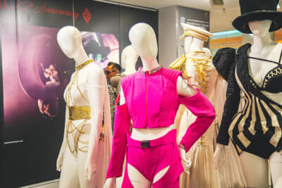 これまでのツアー衣装を展示