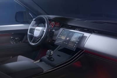 レンジローバー スポーツSVカーボン：カーボンファイバートリムとムーンライトクロームのアクセント採用のキャビン