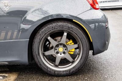 APF595：車高調はBLITZ DAMPER ZZ-Rだが、リアには現在開発中だというオリジナルスプリングがセットされている