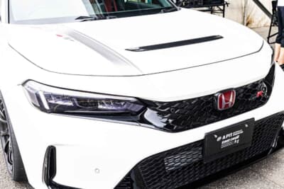 ホンダ シビック タイプR：ヘッドライトとテールライトにはプロテクションフィルムが施工されている