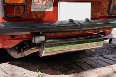 シムカ ラリー2：“はてな”さんが入手した際についていたマフラーは爆音だったという。そのため、製作し直したマフラーはラリー3風のデザインだ