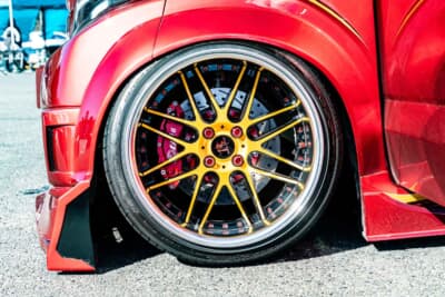 ホンダ N-BOX:オーバーフェンダーを装着し、ホイールはWORKのリザルタート(9J✕17)をセレクト