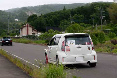 ダイハツ ブーンX4：初心者向けのCクラスでは、チェックポイントでの正確通過タイムとの差を、他のクラスが1秒単位で1減点とするところ、10秒以内の枠で1減点と緩やかに設定されている