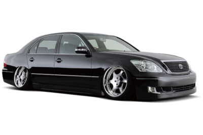 KRANZE BAZREIA ID（ウェッズ クレンツェ バズレイア アイディー）：初代バズレイア（2005年発売）と同世代のセダンには当然ハマるが、現行型クラウンなどに履かせても似合いそうだ