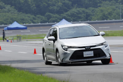 クロスクライメイト3：スラロームで転舵操作をしたときの手応えがしっかりしていて心強い