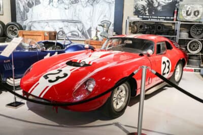 1964年 ウィルメント デイトナ クーペ CSX 2131:コブラのハードトップ付きロードスターでル・マン24時間に参加したことのあるジョン・ウィルメントが、シェルビー製のデイトナ クーペを手に入れることができず、設計図を基に独自で作り上げたクーペモデルです