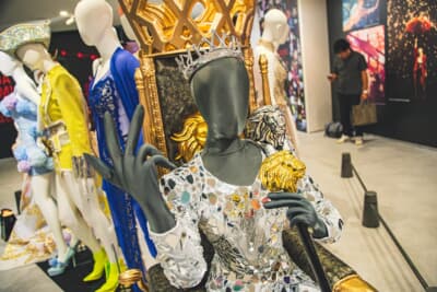 これまでのツアー衣装を展示