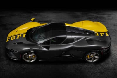 フェラーリ・デイトナ SP3 テーラーメイド：フロント20インチ、リア21インチの鍛造ダイヤモンドリムホイールを履く