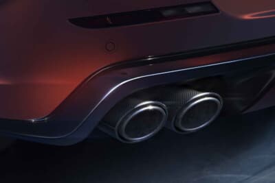 レンジローバー スポーツSVカーボン：アクティブエキゾーストシステムで力強いパルス感のあるエグゾーストを奏でる