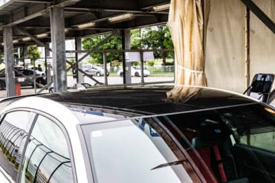 トヨタ GRヤリス：ボディのデカールに加え、ルーフはブラックでラッピング