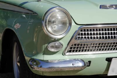 フォード コンサル コーティナ エステート：楕円形ウインカーレンズはシリーズ1専用デザイン。シリーズ2ではウインカーがグリル内へと移された