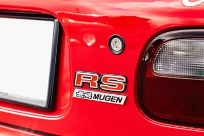 ホンダ シビックEL：初代シビックRSをイメージしたコンセプトのため、写真のようなエンブレムを装着