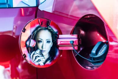 ホンダ N-BOX:給油口の裏には、安室奈美恵さんのペイントが