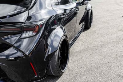 トヨタ カローラスポーツ：オーバーフェンダーはバトルワークス製だが、現在新たなフェンダーを自身で製作中