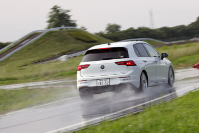 クロスクライメイト3SPORT：クロスクライメイト3と従来モデルのクロスクライメイト2をウエットハンドリング路で乗り比べ。明らかにクロスクライメイト3のほうが限界が高く、ESCの介入が少なかった