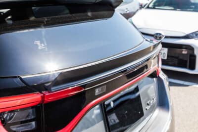 トヨタ GRヤリス:リアウインドウの下側にもブランド不明のリップスポイラーを装着