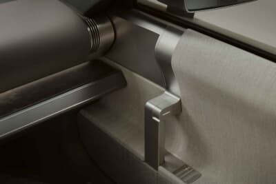 アウディ コンセプトC：ユーザーに理想的な配置の操作系