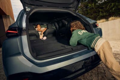 プジョー308：欧州メーカーでは初となるステーションワゴンのBEV