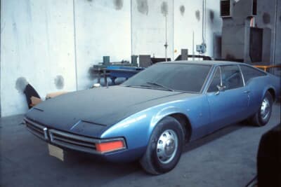 何故ここにあるのかは不明だが、カロッツェリア・ギア時代のジウジアーロがデザインしたオールズモビル トール