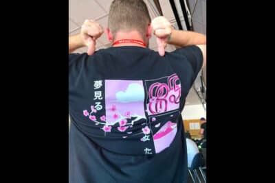 WECに参戦する女性チームのアイロンダメスのTシャツを着るマルティン