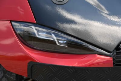 マツダ ロードスター：TOK製ワンオフヘッドライト。レクサスNX用のレフレクターレンズ部を流用している