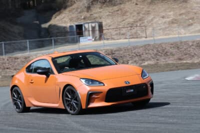 まずはアプライドA（初期型）から試乗。良い意味で86らしさを強調した走りだ