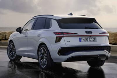 アウディQ3:一体感のある細いLEDストリップやオプションのデジタルOLEDリアライト採用