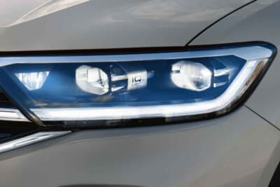 フォルクスワーゲンT-Rocマイスターヴェルク:LEDマトリックスヘッドライトのIQ.LIGHTを搭載