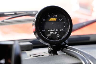 シムカ ラリー2：マフラーを新造したのをきっかけに、空燃費計を装着した。常にベストな状態を目視できる。“はてな”さんのシムカ ラリー2は1972年式