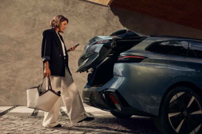 プジョー308：最大1487Lのラゲッジスペースを確保し、電動テールゲートを採用