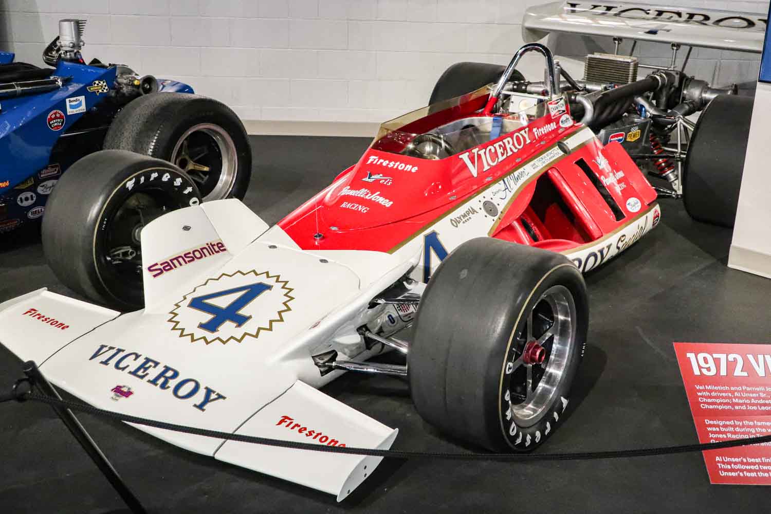 伝説のINDYカーとエンジンがずらり！アメリカン・モータースポーツの 