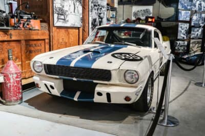 1965年 フォード-シェルビー マスタング GT350 Rモデル SFM5R535:シェルビー・アメリカンがフォードと共同で製作したマスタングのハイパフォーマンスモデルがシェルビー・マスタングGT350です。なかでもRモデルはSCCAのトラックレース用に開発されたトップモデルです
