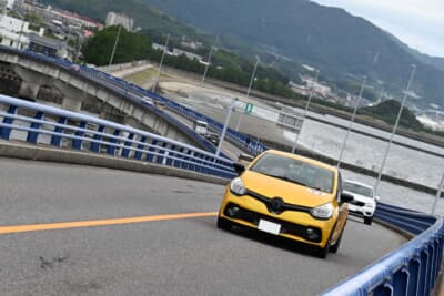 蒲郡の名所のひとつ、形原漁港のブルーブリッジもルートに設定されている