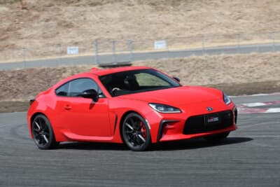 次にアプライドD（最新型）を試乗。マイルドでありながらキビキビ走る