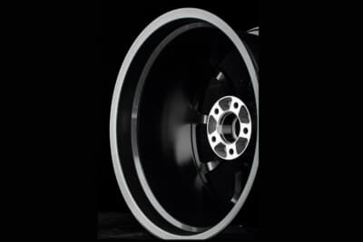 インナーリムはH.S.PLUS工法で強化し、引張応力とアッシュ応力のバランスをコントロールし、重量の増加を抑えながら剛性を強化