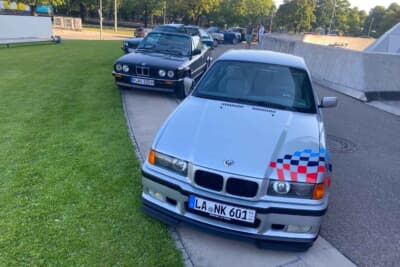 BMW Welt前にも多くの歴代の3シリーズが並んでいます